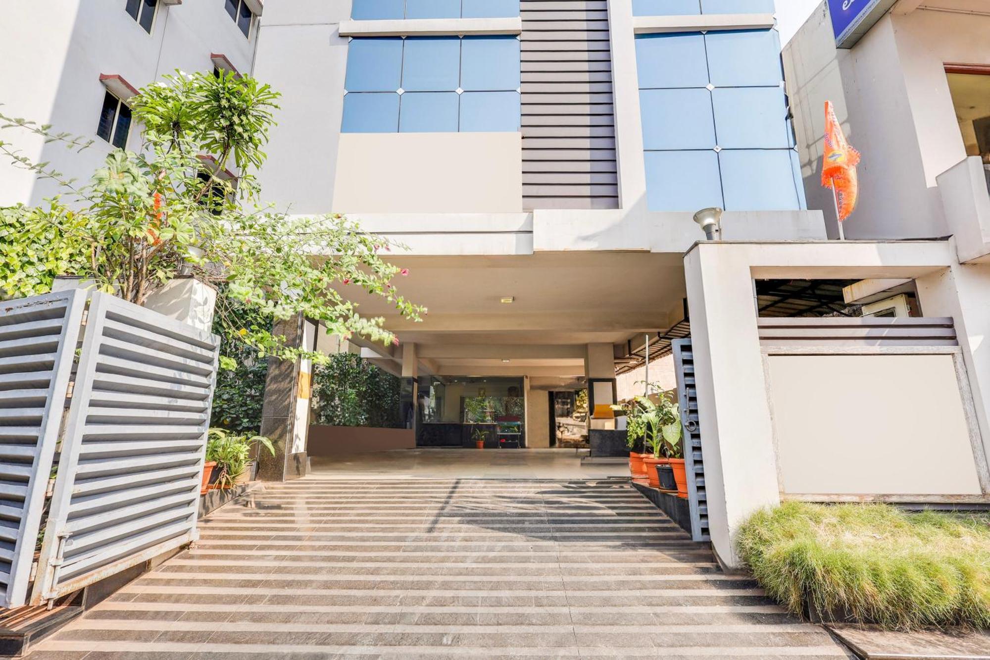 Super Townhouse Dwarka Nagar Near Ramatalkies Ξενοδοχείο Βιζαχαπατνάμ Εξωτερικό φωτογραφία
